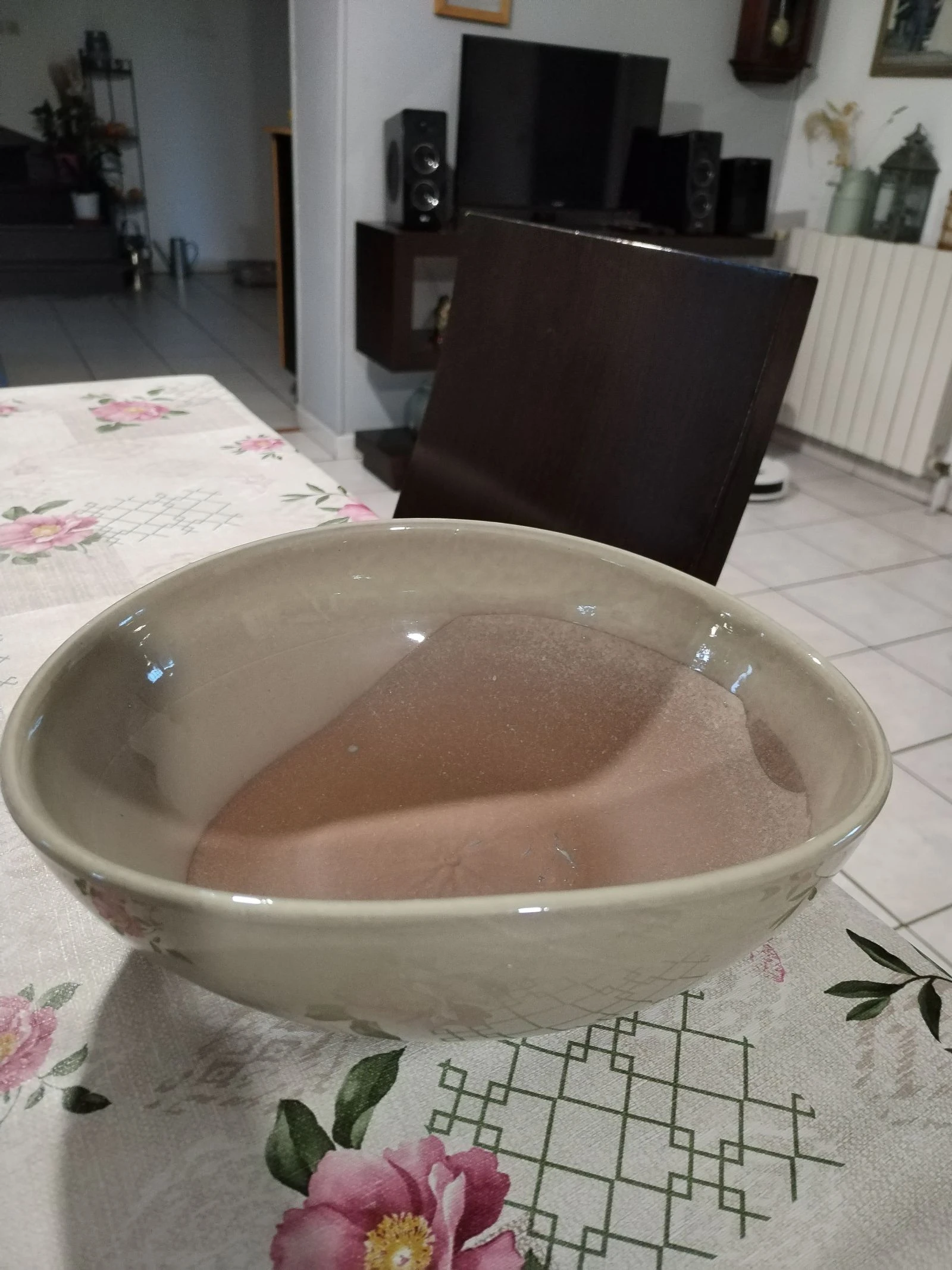 Hermosa copa de forma ovalada diseñada, artesanal en terracota barnizada. – photo 2